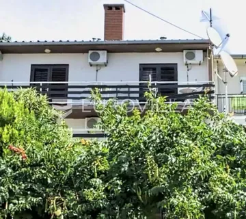 Dramalj, kuća na izuzetnoj lokaciji, ima četiri apartmana s pogledom na more - Dramalj, Crikvenica