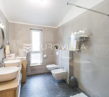 Istra, Svetvinčenat, moderna samostojeća kuća 155 m² s grijanim bazenom 32 m² - Štokovci, Svetvinčenat