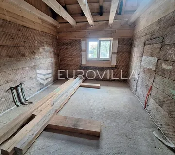 Ogulin, kuća 180 m², centar grada, renovirano - cover