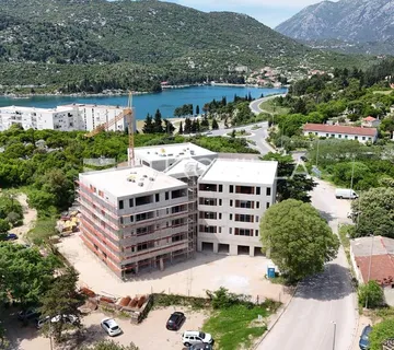 Ploče, novogradnja, trosobni stan na drugom katu - cover