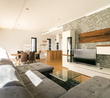Zagreb, Ban centar luksuzan dvosoban stan 73 m² s garažom