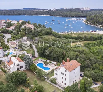 Medulin, Banjole, ekskluzivna apartmanska kuća 150 m od mora - cover