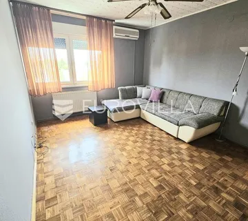 Osijek, Jug 2, trosoban stan na 2. katu, 49.8 m², obnovljena fasada - cover