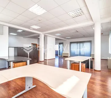 Zagreb, Lučko, poslovni prostor + parking 240 m2 - cover