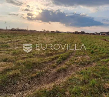 Draganić, zemljište 3600 m² na mirnoj lokaciji - cover
