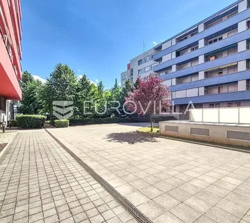 Zagreb, Bundek, Središće, stan s velikom loggiom i garažom 50 m²