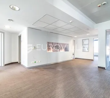 Zagreb, Donji grad, poslovni prostor uredske namjene 337 m² na 5. katu poslovne zgrade