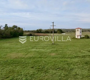 Istra, Grožnjan, građevinsko zemljište od 7136 m2