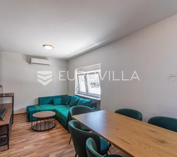 Varaždin, Centar, uređen i namješten dvosoban stan na odličnoj lokaciji, površine 49,2 m²
