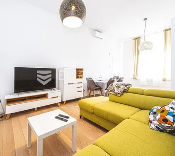 Zagreb, Donji Grad, moderan četverosoban stan 90 m² - cover