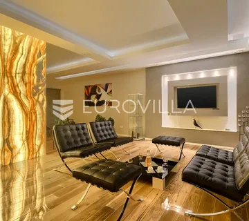 Rovinj, Rovinjsko selo, prekrasna villa s wellnessom i bazenom, 224 m²