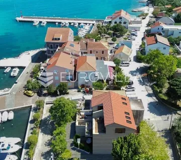 Zadar, otok Ugljan novogradnja 90 m² prvi red do mora - Poljana, Preko