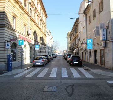 Rijeka, centar, poslovni prostor za najam u prizemlju 92m2  - cover