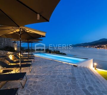 Opatija, prvi red uz more, stan 132 m2 s okućnicom 166m2 - cover