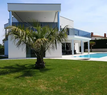 Poreč, luksuzna vila s bazenom