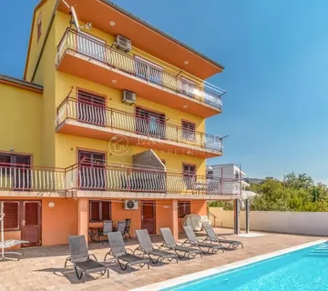 Crikvenica - Apartmanska Kuća Sa 6 Stanova - Bazen I Pogled