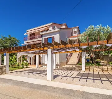 Krk - Velika Apartmanska Kuća - Pinezići, Krk