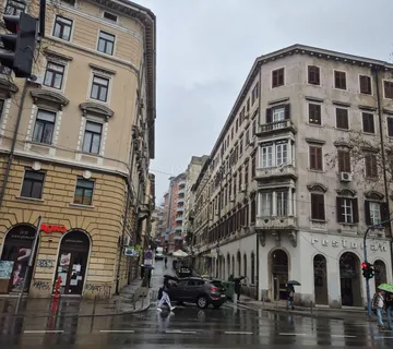 Rijeka, centar, Brajda, 4s kl 121 m2 sa garsonijerom i balkonom