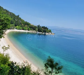 OPATIJSKA RIVIJERA - GRAĐEVINSKO ZEMLJIŠTE UZ SAMO MORE 1800m2 !! - Medveja, Lovran