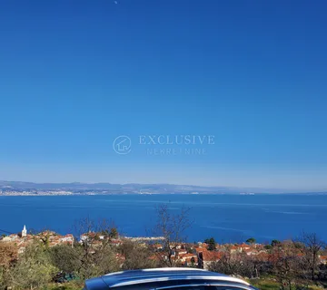 Lovran zemljište sa otvorenim pogledom blizina centra !!