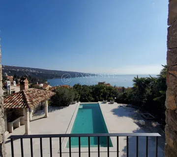 VOLOSKO VILLA S BAZENOM I LIJEPIM VRTOM- 150m od mora !! - Opatija