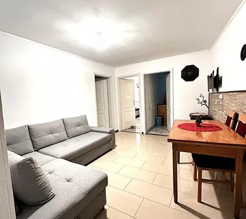 NOVI VINODOLSKI - SAMOSTOJEĆA KUĆA SA DVA STANA - SAMO KOD NAS! - cover