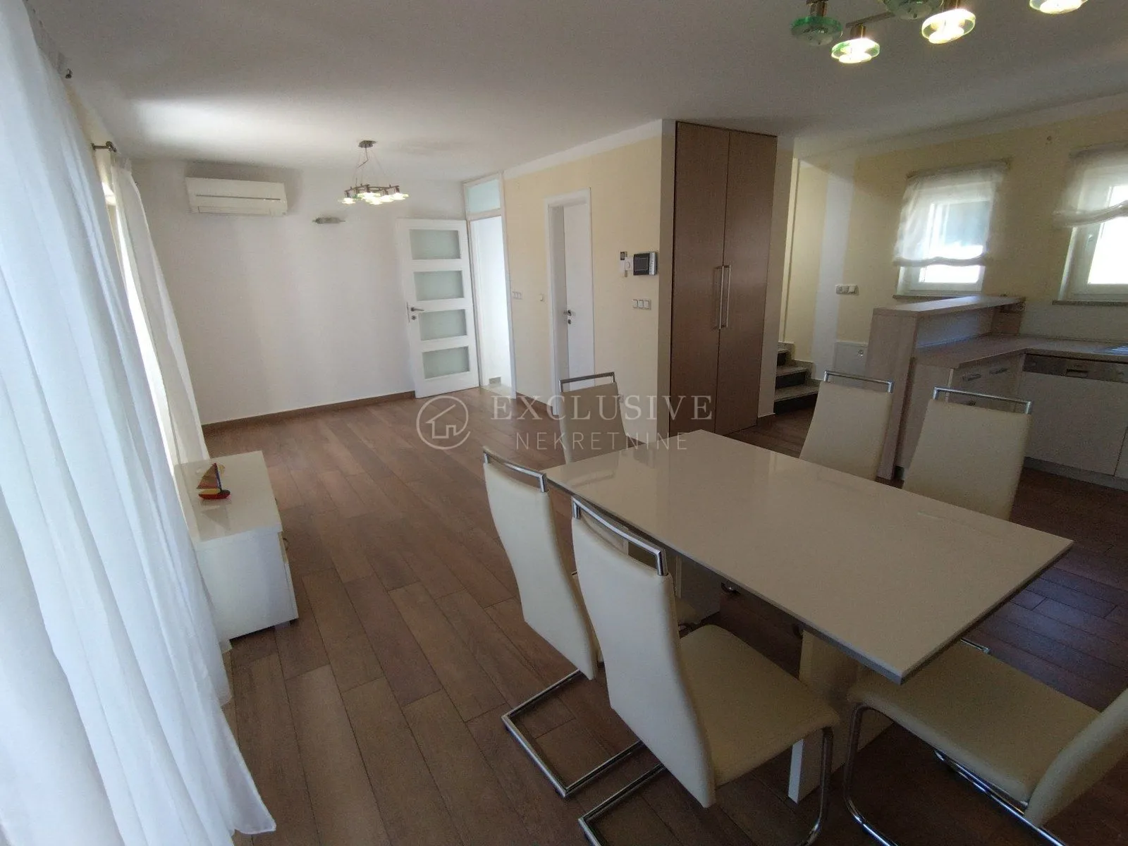 OPATIJA CENTAR!!!PREKRASAN STAN 2S+DB, PARKING, POGLED NA MORE!!! - cover