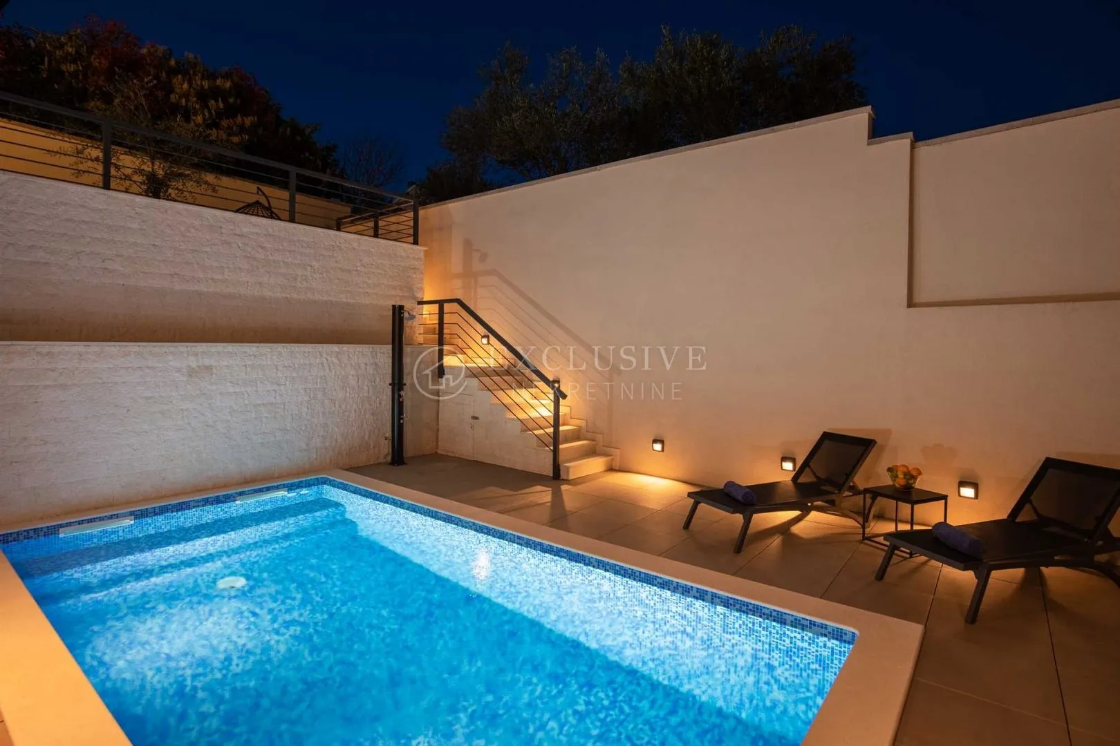 KRK - LUKSUZNI DVOETAŽNI STAN S BAZENOM I SAUNOM - cover