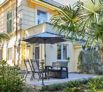 OPATIJA STAN PRVI RED DO MORA - cover