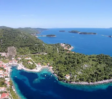 KORČULA GRAĐEVINSKO ZEMLJIŠTE S DOZVOLOM PRVI RED UZ MORE !! - cover