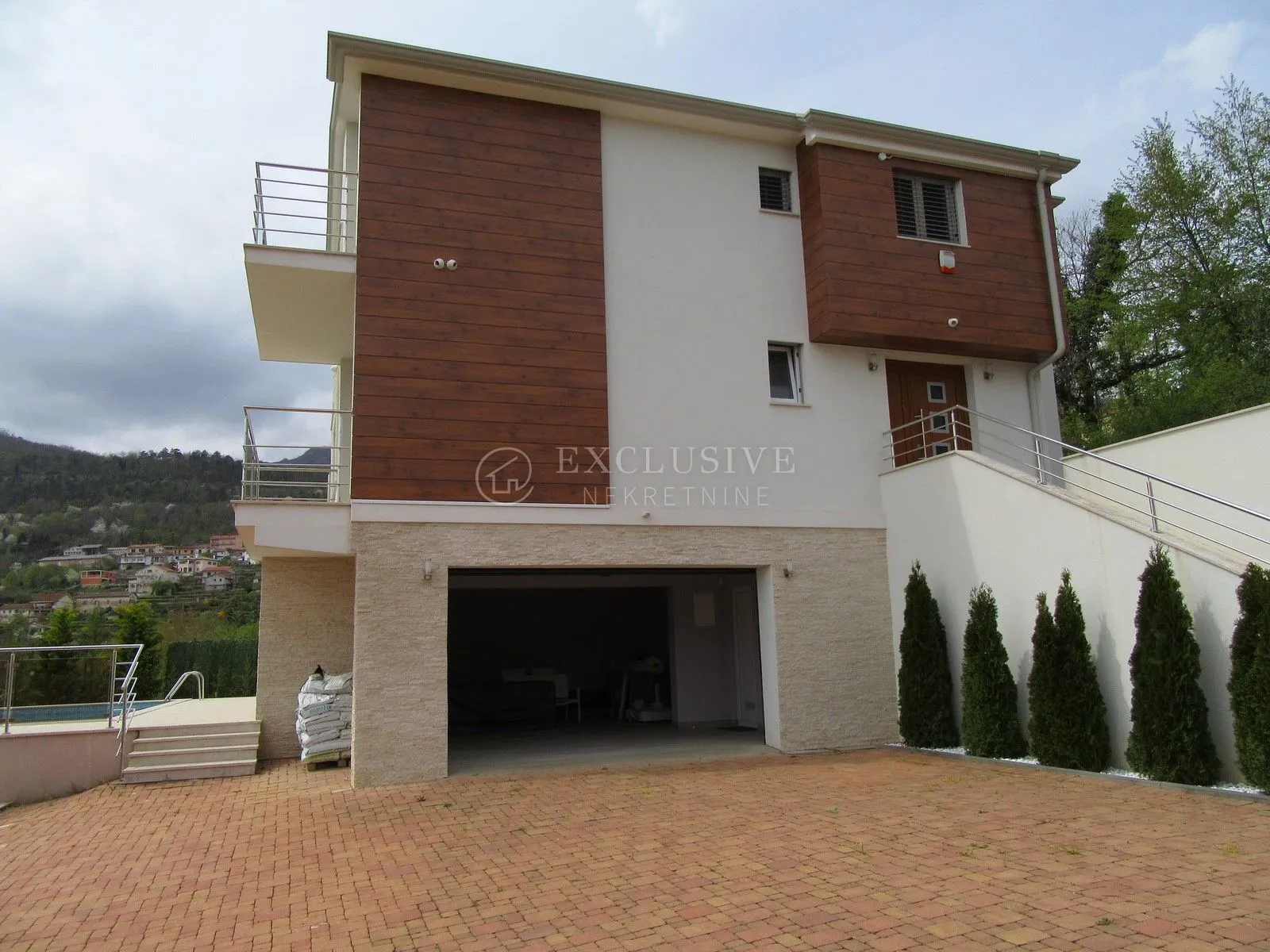 OPATIJA-POLJANE-PREKRASNA OBITELJSKA VILLA SA BAZEOM I VIDEO NADZOROM- - cover