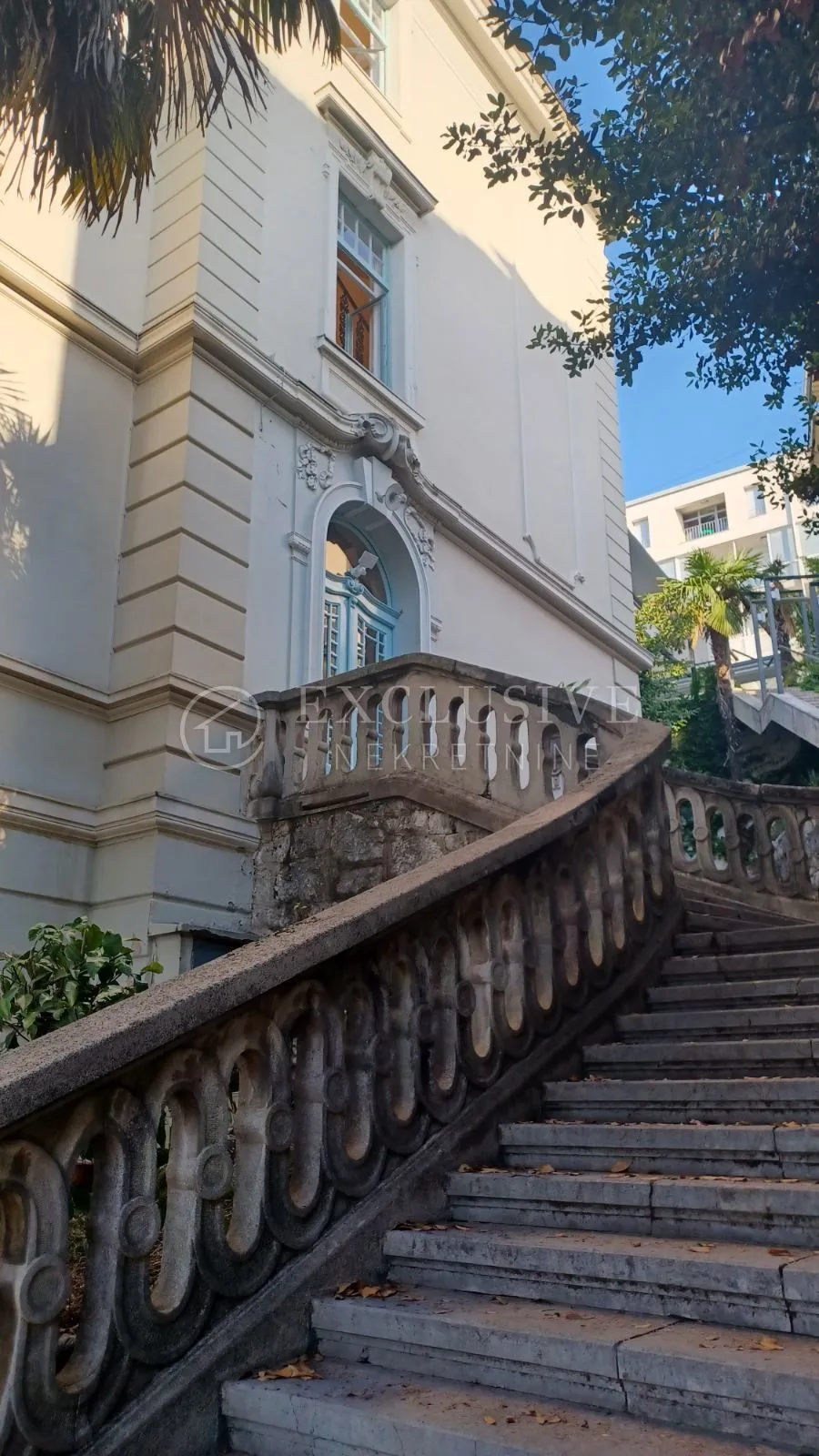 OPATIJA STAN U PREKRASNOJ VILI 70m OD MORA !! - cover