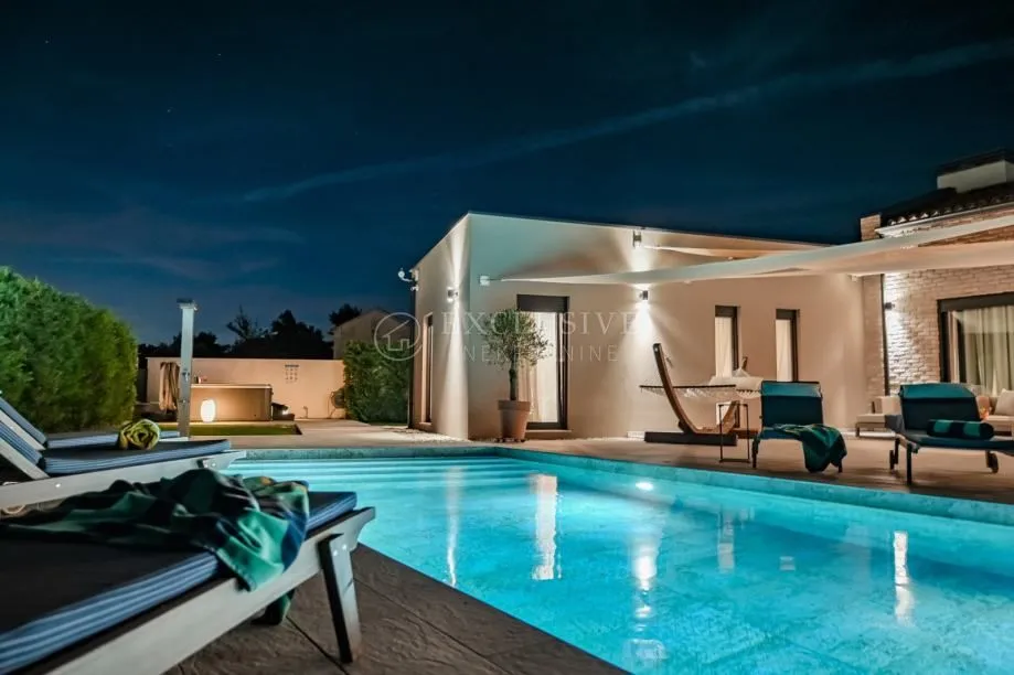 Vila u srcu Istre sa 4 zvjezdice i grijanim bazenom - cover