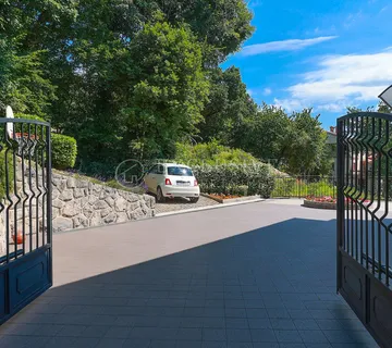 OPATIJA, VOLOSKO - KUĆA S PREDIVNIM POGLEDOM NA MORE !! - cover