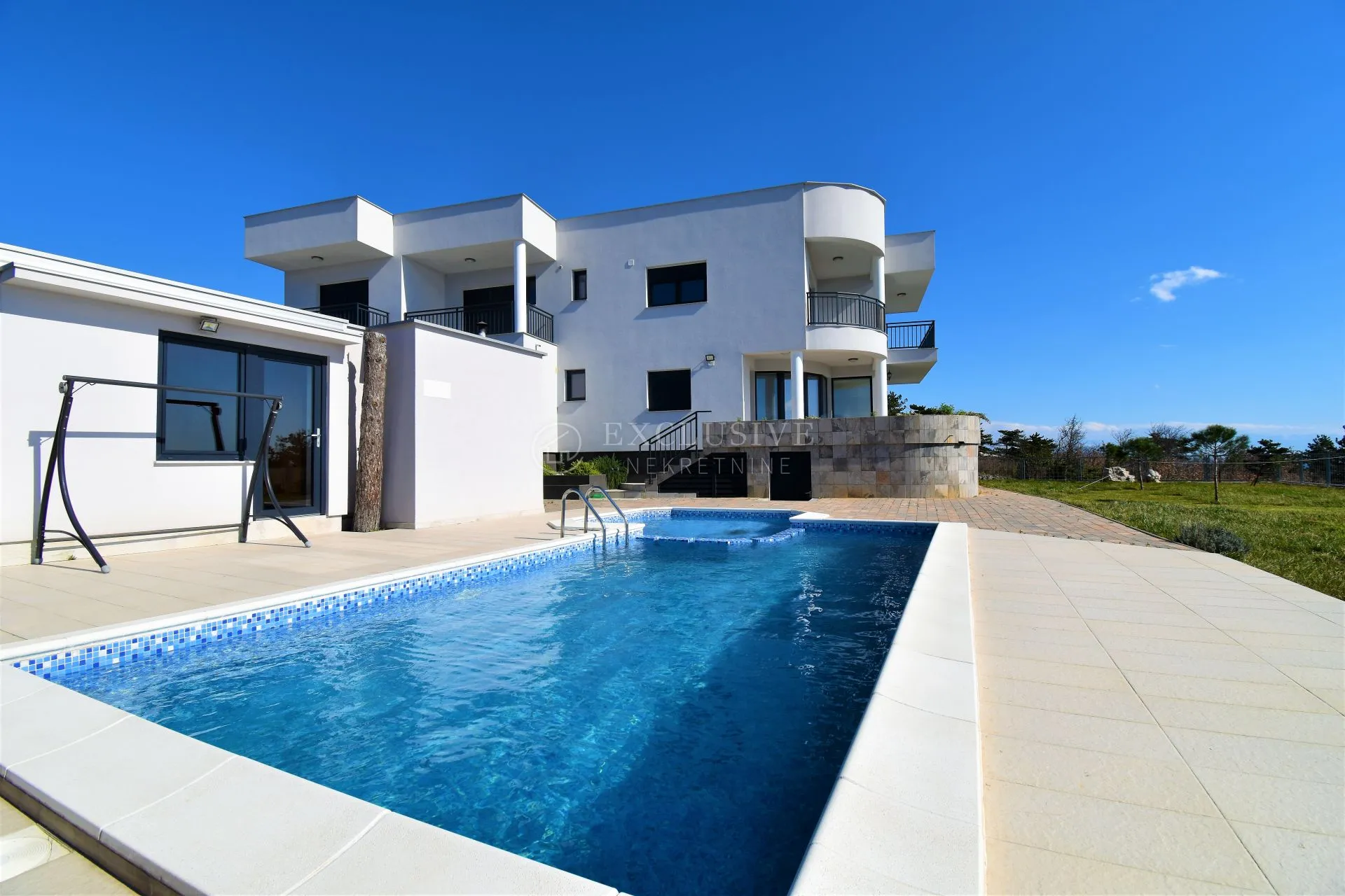 CRIKVENICA - LUKSUZNA VILA SA PANORAMSKIM POGLEDOM NA MORE - cover