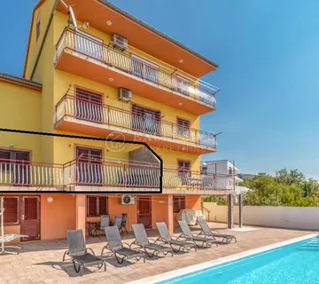 CRIKVENICA - STAN SA PANORAMSKIM POGLEDOM - cover