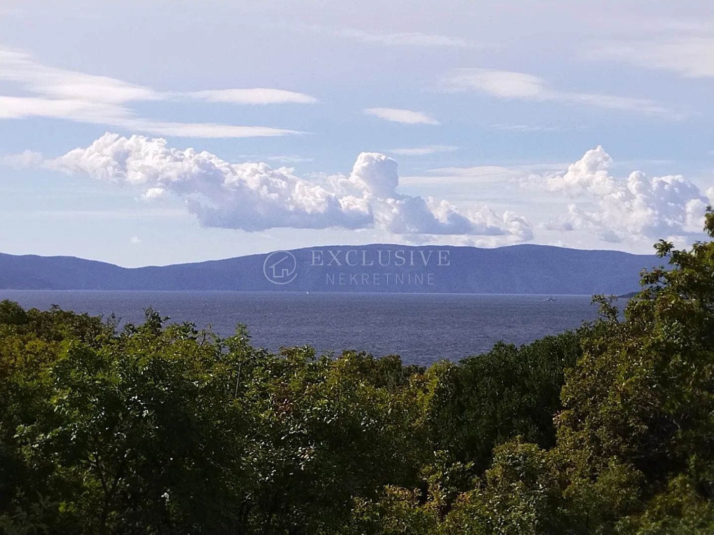 PUNAT, OTOK KRK, POLJOPRIVREDNO ZEMLJIŠTE NA ATRAKTIVNOJ LOKACIJI 140 M OD MORA!!! - cover