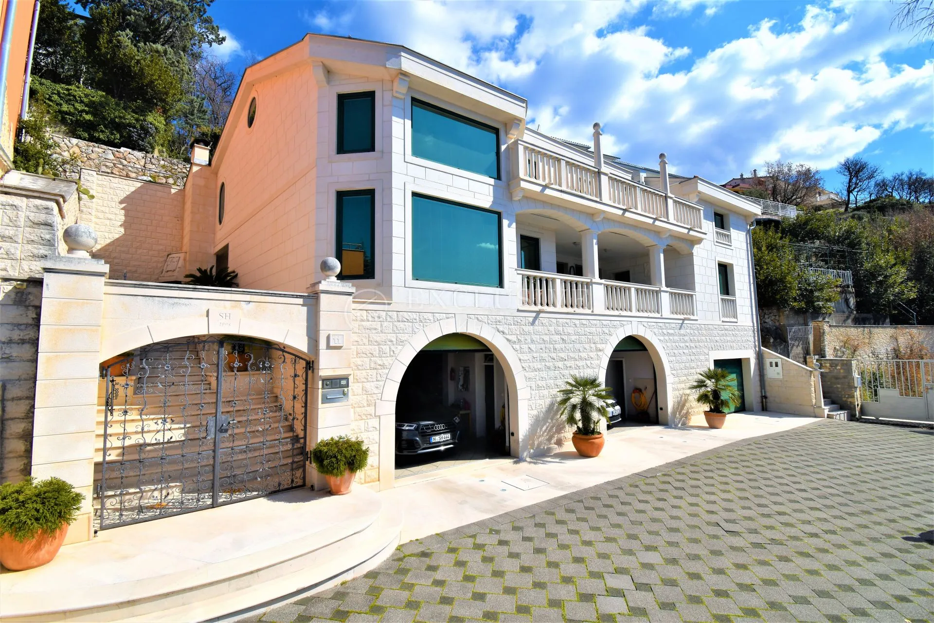 JADRANOVO - JEDINSVENA VILA DRUGI RED DO MORA!! - cover