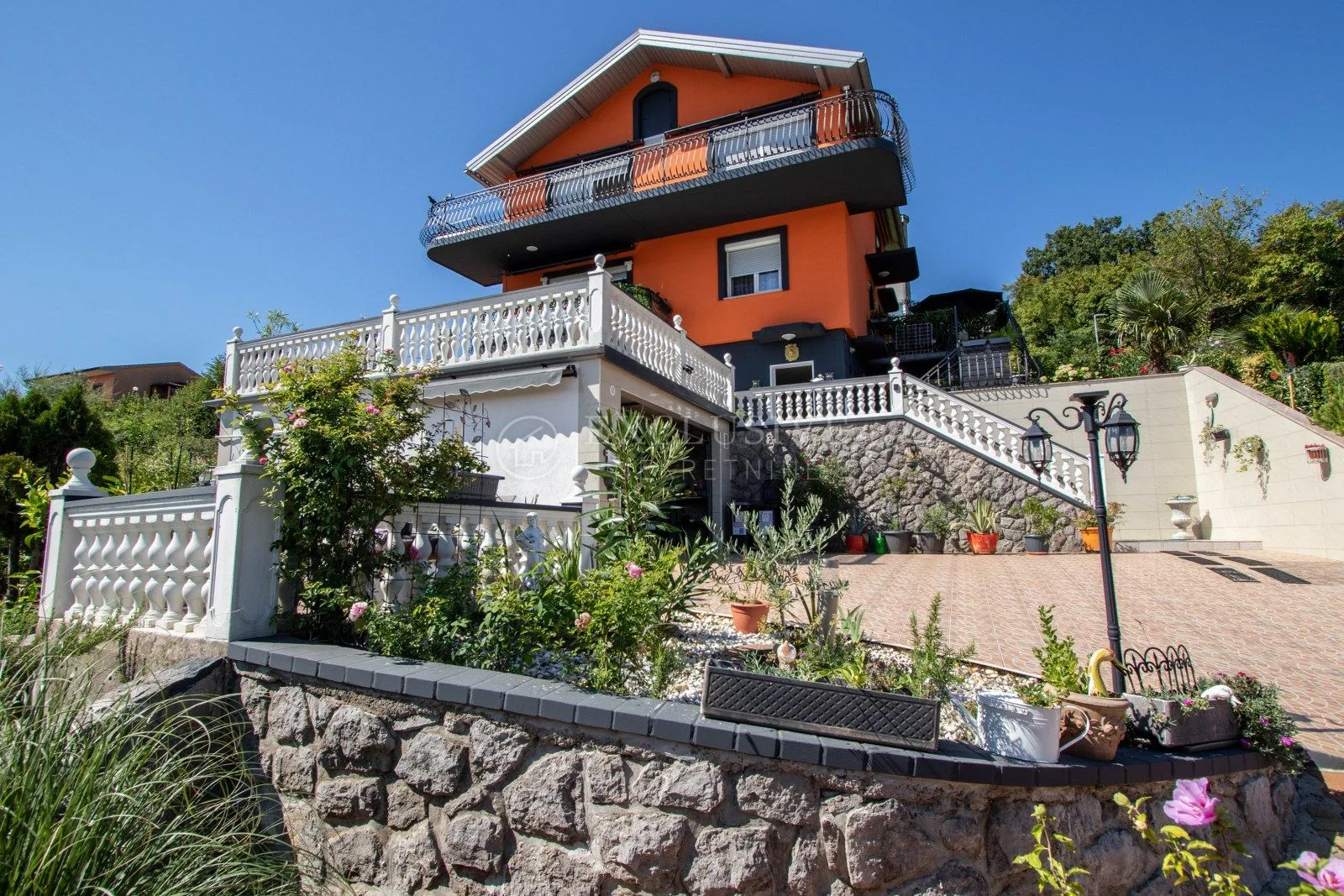 OPATIJA-POBRI!!!PREKRASNA KUĆA NA ODLIČNOJ LOKACIJI-POGLED NA MORE!!! - cover