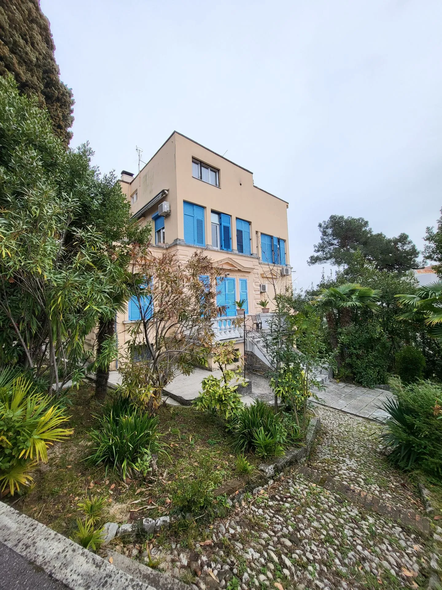 OPATIJA CENTAR - PREKRASAN STAN U VILI 2.RED OD MORA S PARKINGOM !! - cover