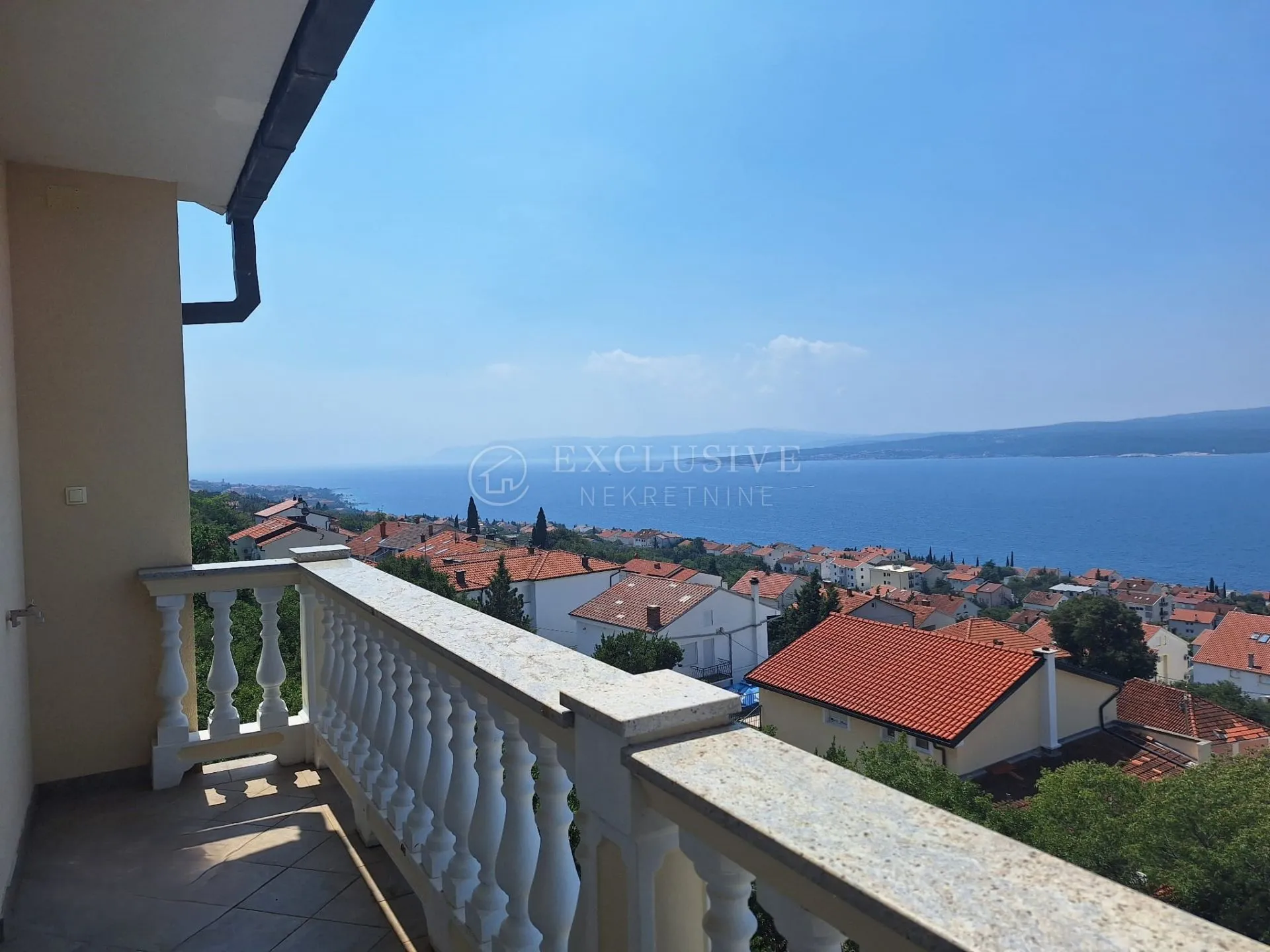 CRIKVENICA - APARTMANSKA VILA S PANORAMSKIM POGLEDOM NA MORE - cover