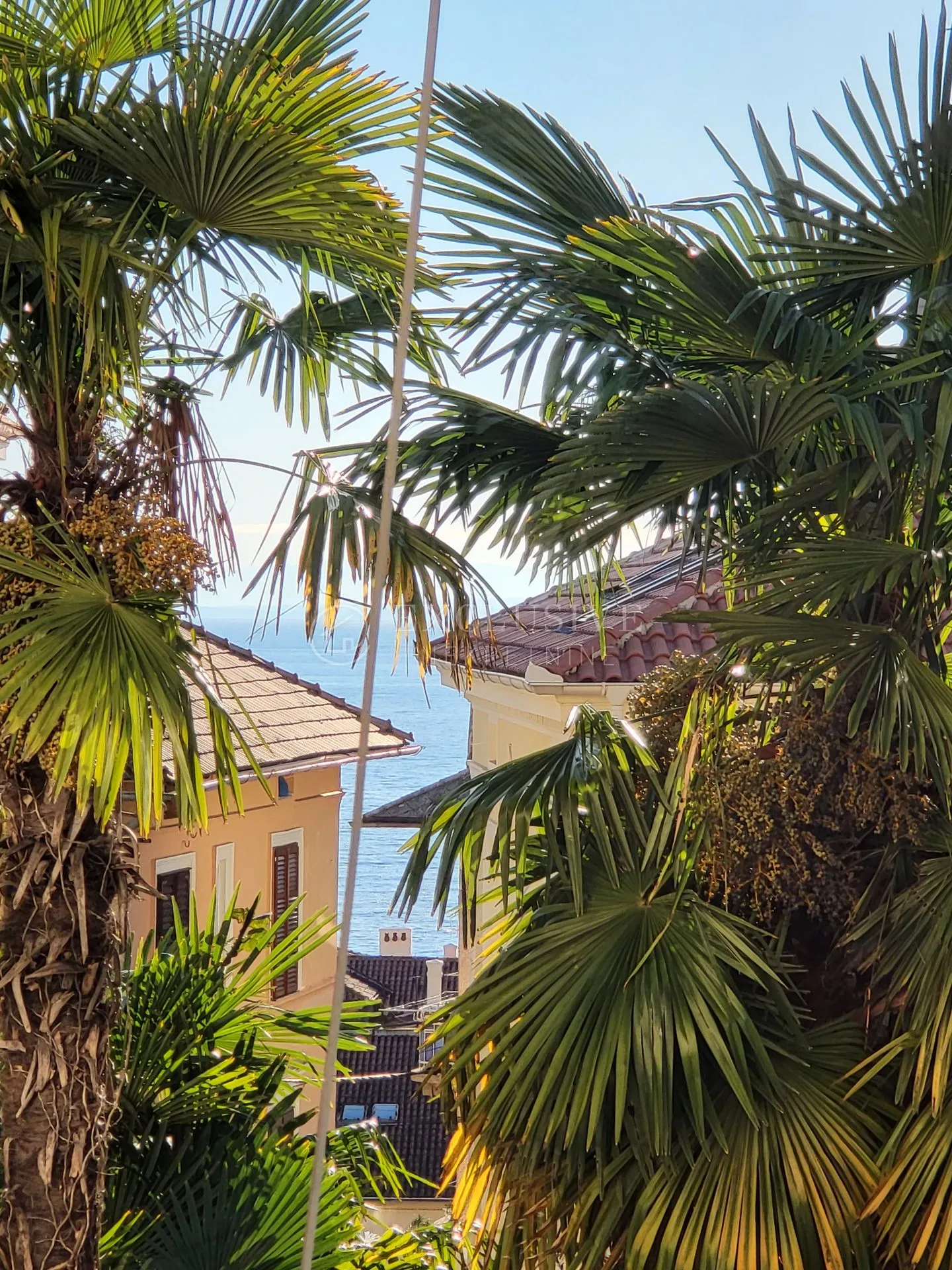 OPATIJA CENTAR - STAN U VILI S DVA BALKONA - cover