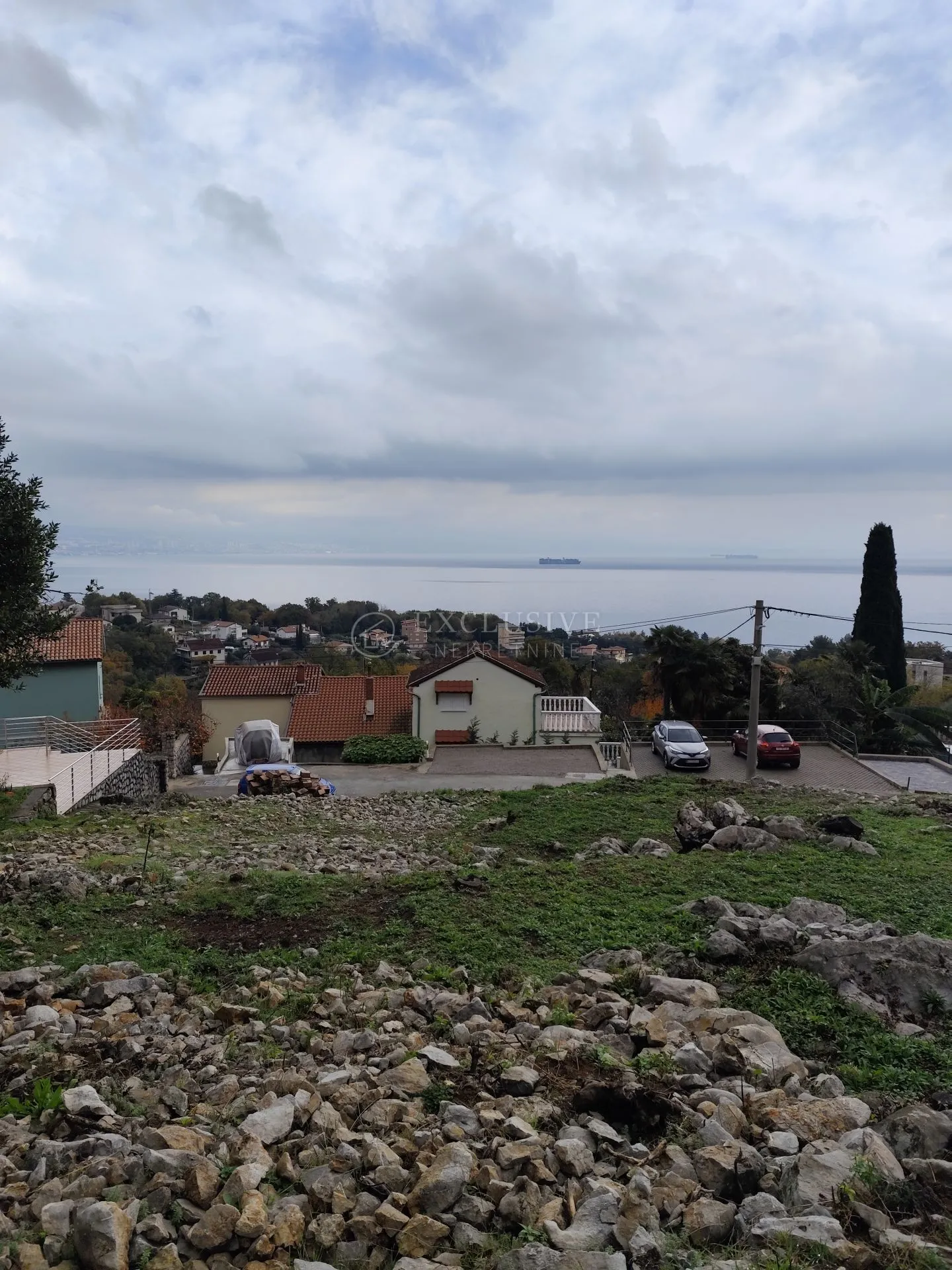 IKA-OPRIĆ- SUPER TEREN ZA 6 STANOVA ILI VILU - cover