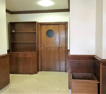 CRIKVENICA, ŠIRI CENTAR - POSLOVNI PROSTOR NA ODLIČNOJ POZICIJI - cover