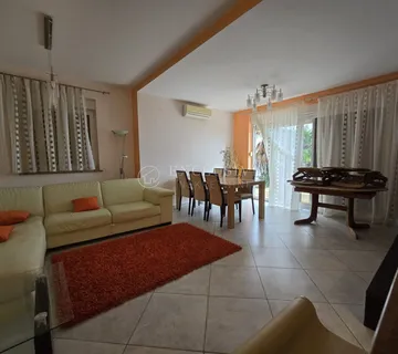 OPATIJA STAN S GARAŽOM, PREDIVAN POGLED - cover