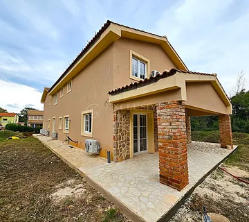 MEDITERANSKA VILA S BAZENOM NA OTOKU KRKU ! - cover