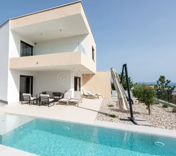 KOSTRENA MODERNA KUĆA 213m2 S BAZENOM !! - Rožmanići, Kostrena
