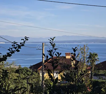 IČIĆI TEREN 2800m2 S LOKACIJSKOM DOZVOLOM i pogledom na more za stambenu zgradu - Opatija