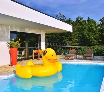 Kostrena, vila 120 m2 sa bazenom i pogledom na more - Rožmanići, Kostrena