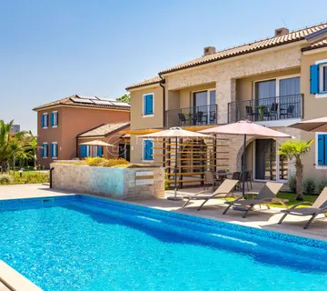 Božanstvena Rezidencija S Villom I 6 Apartmana - Poreč